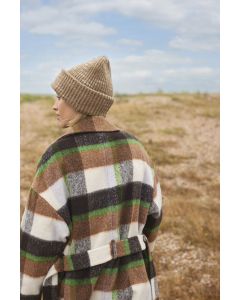 Grof gebreide muts met patch