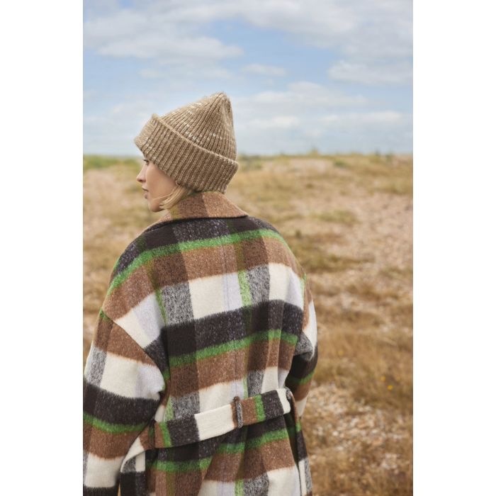 Grof gebreide muts met patch